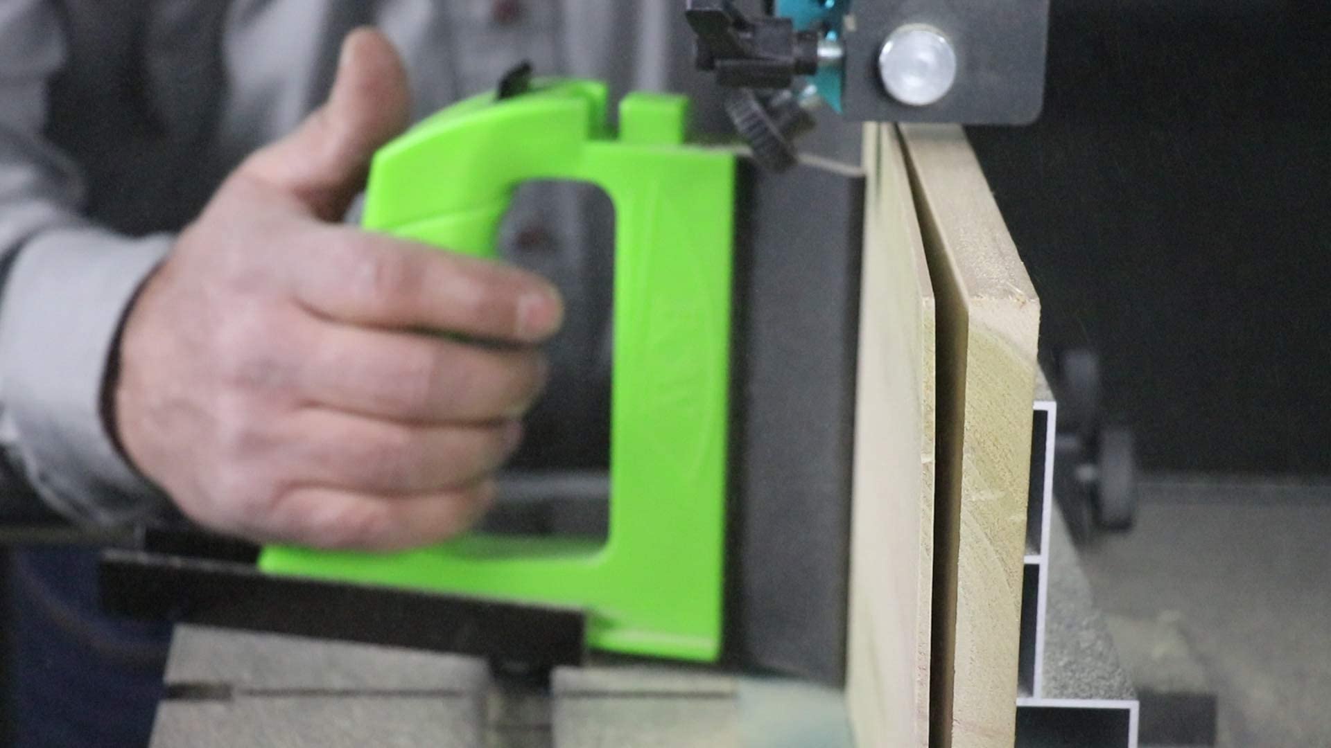BOW Products GuidePRO GP5 - Featherboard for Band Saws - Vertical Resaw and Band Saw Guide with Silicone Feather - Provides Greater Feed Control - Woodworking Tools and Safety Accessories