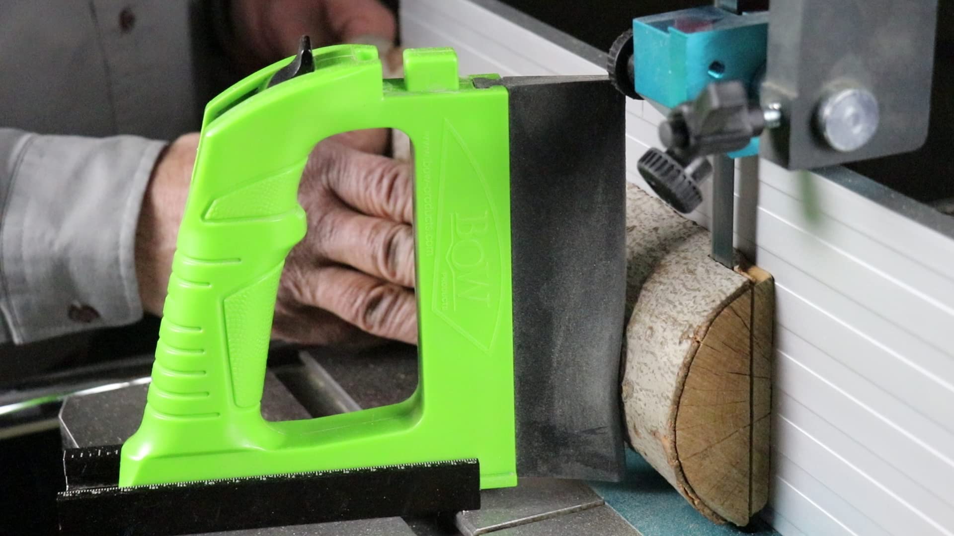 BOW Products GuidePRO GP5 - Featherboard for Band Saws - Vertical Resaw and Band Saw Guide with Silicone Feather - Provides Greater Feed Control - Woodworking Tools and Safety Accessories